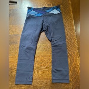 Rare vintage Lululemon cropped leggings, size 6